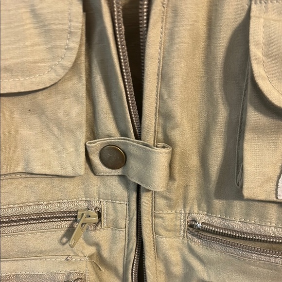 Crystal River Tan Fishing Vest size large. EUC. Outdoor fishing. Fly fishing.E3 - Picture 7 of 8